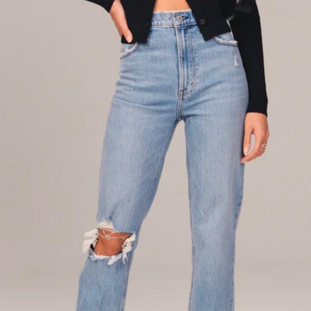 NWT Abercrombie Curve Love High Rise Straight Jeans in Ripped Light Wash 25L